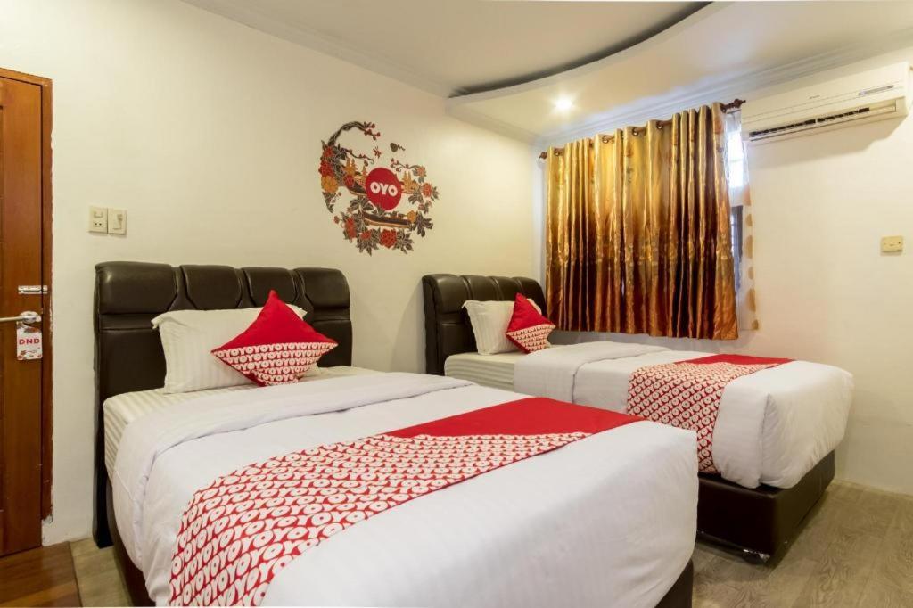 Oyo 619 Naufal Guest House Syariah Medan Exterior photo