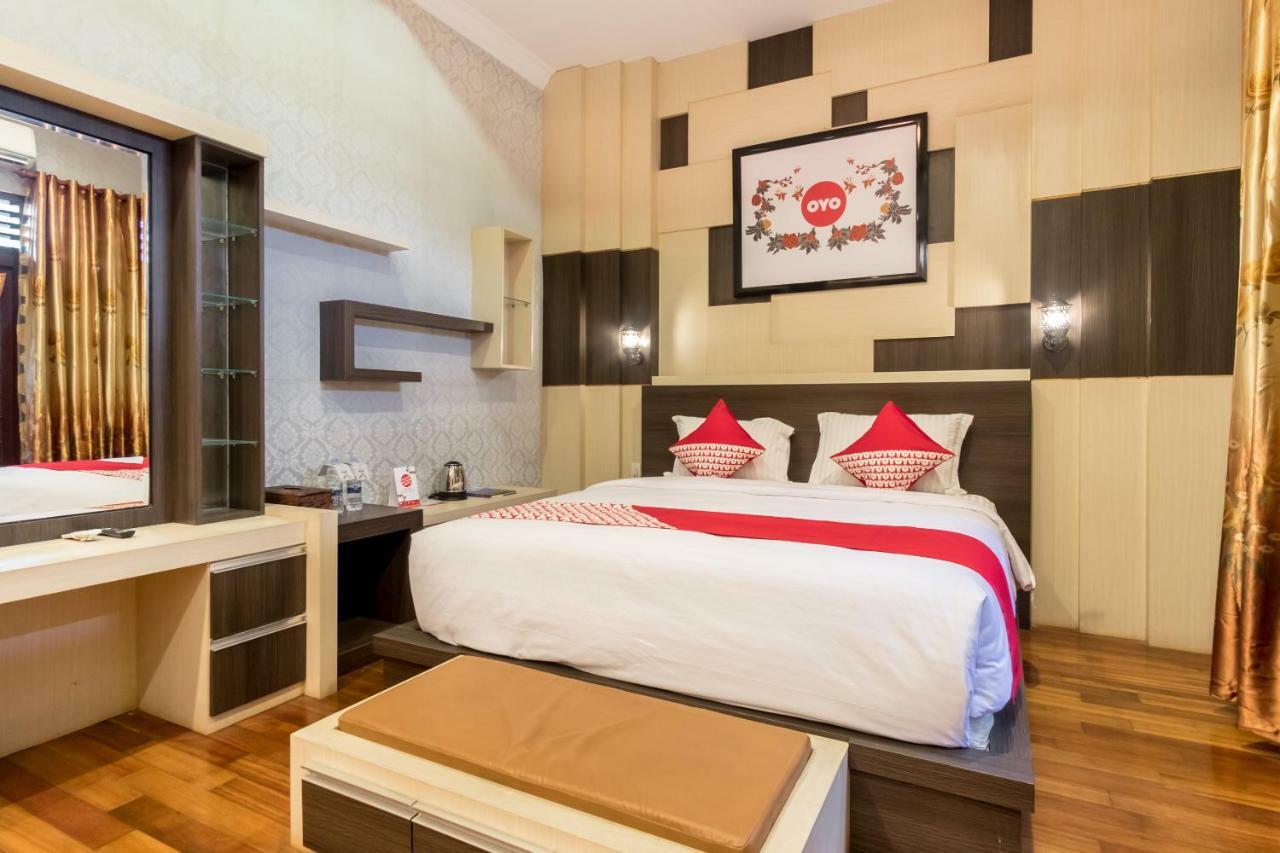 Oyo 619 Naufal Guest House Syariah Medan Exterior photo